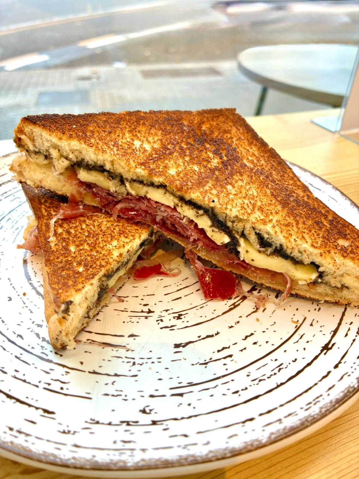 Bikini Trufado - Bocadillo Gourmet - Barcelona Degustación