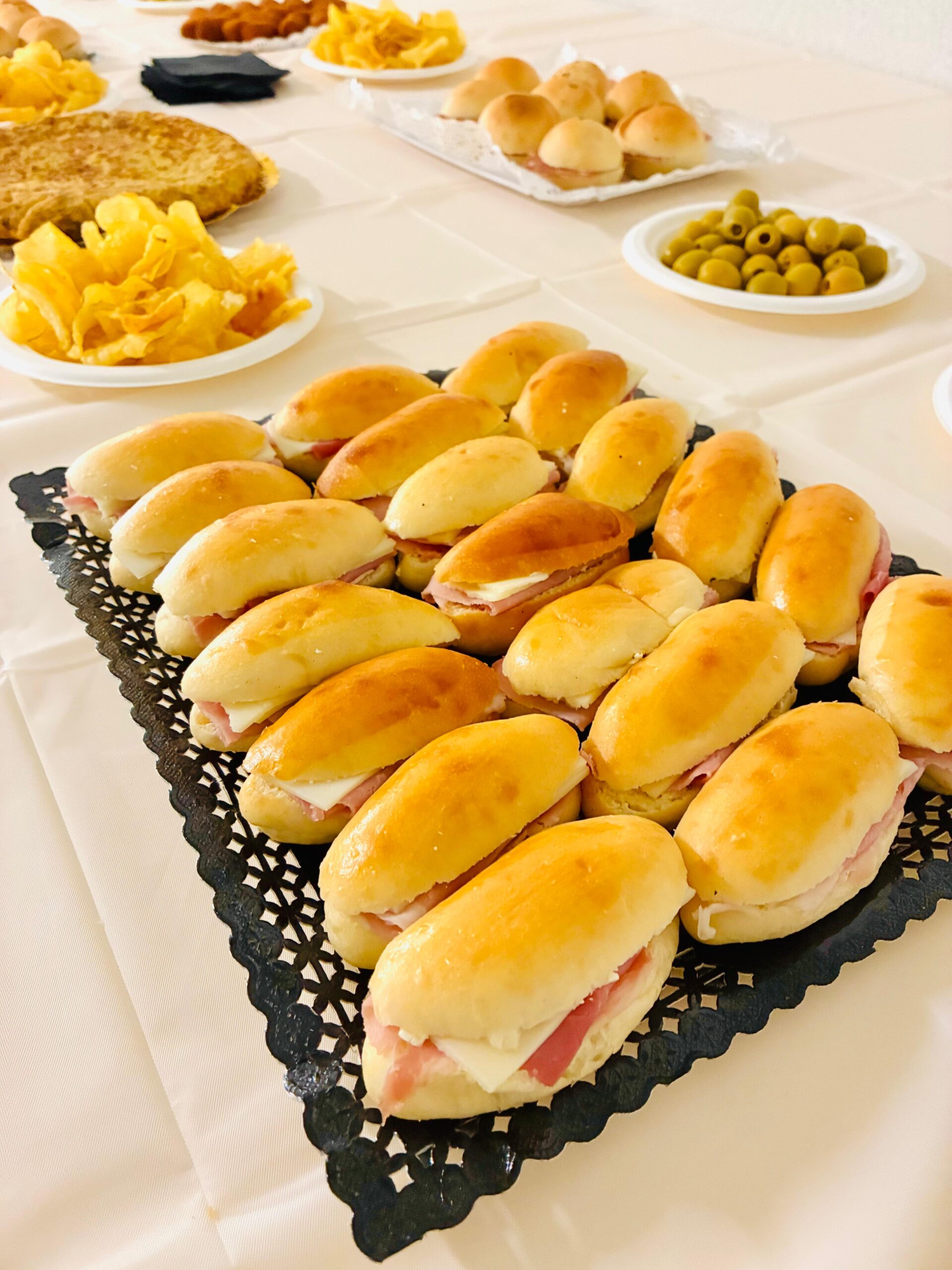 Catering Barcelona Desayuno o Merienda - mini brioches de jamón y queso