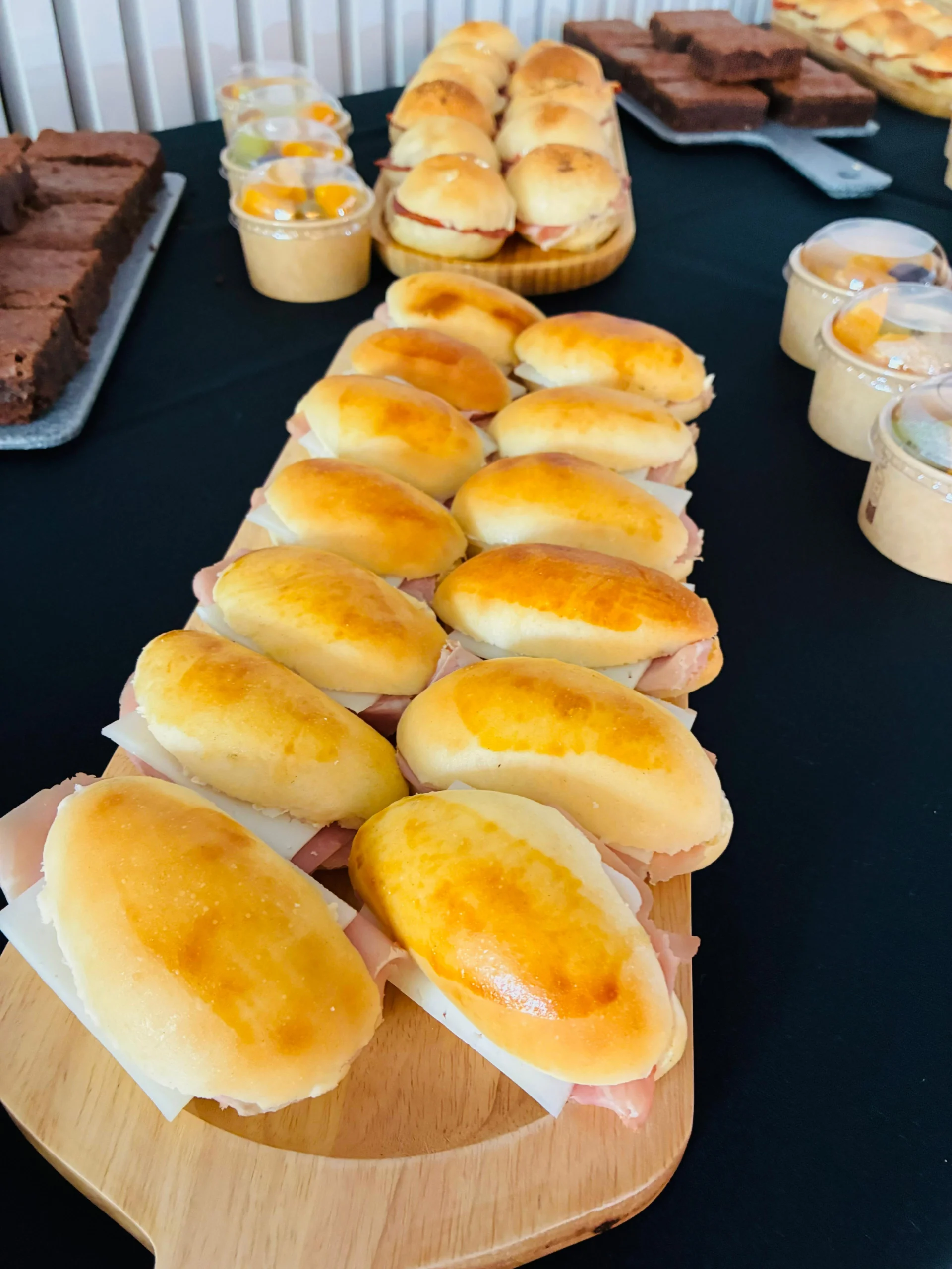 mini brioches de jamon y queso menú premium coffee break Barcelona