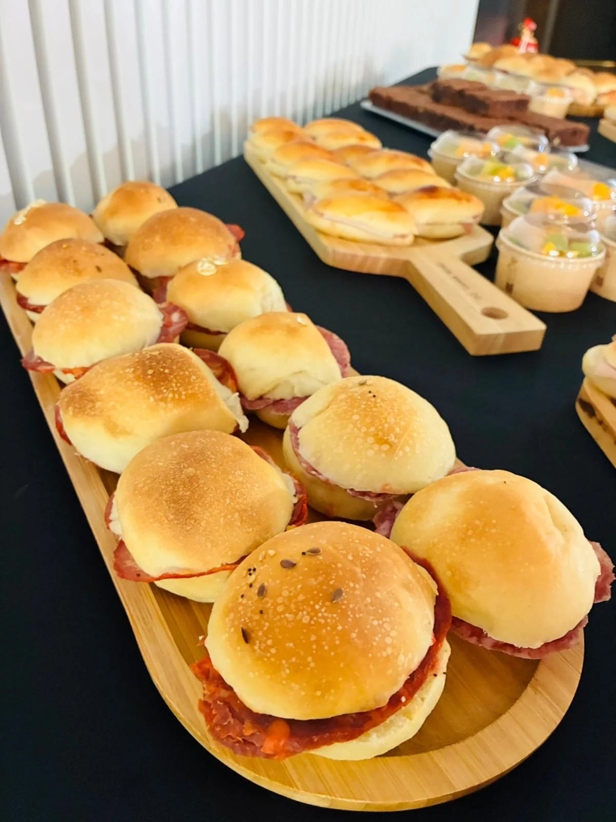Surtido de mini bocadillos ibericos - menú premium coffee break Barcelona