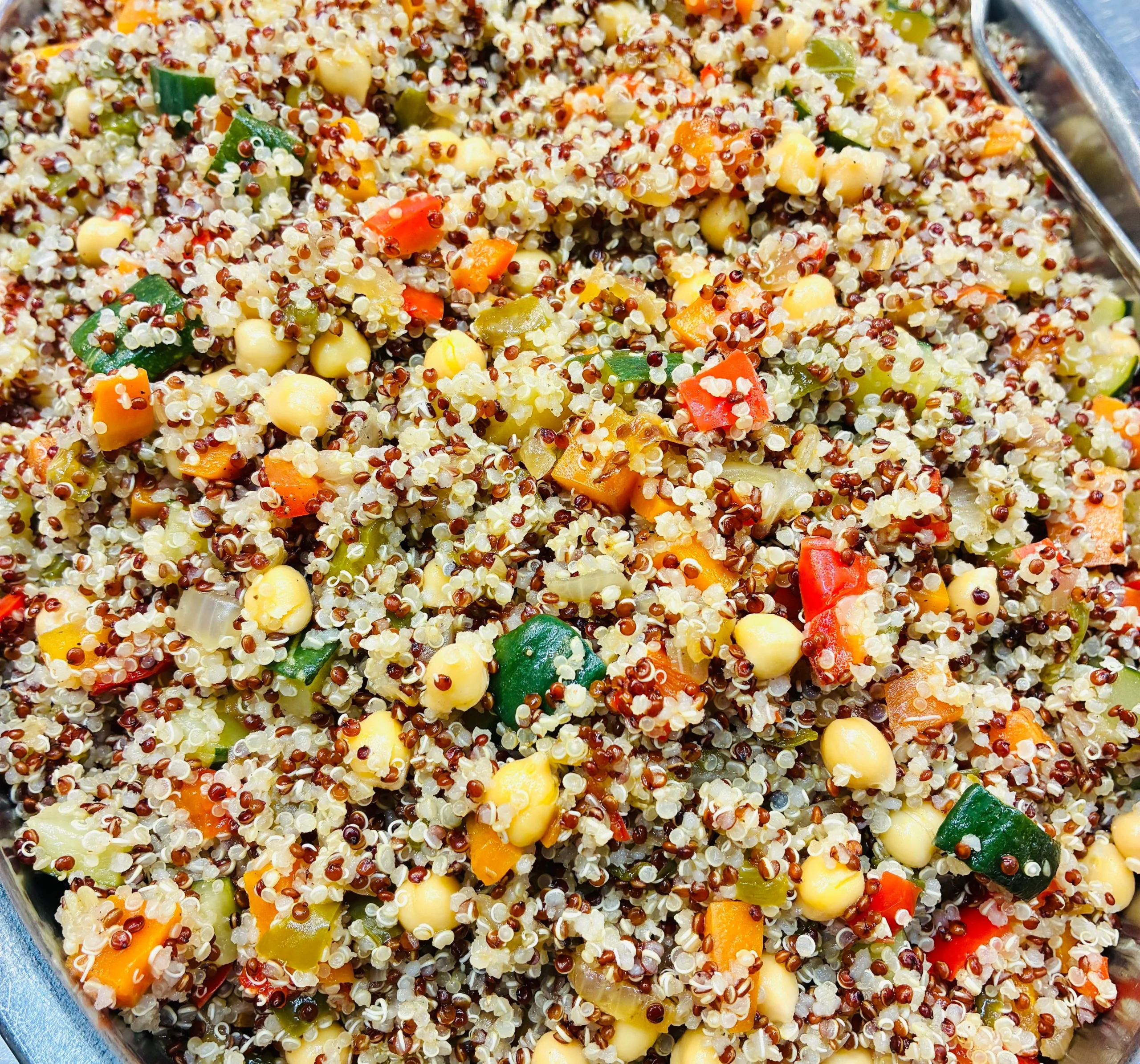 Ensalada De Quinoa Con Garbanzos Y Verduritas - Menus Catering Pica-Pica + Ensalada - Barcelona