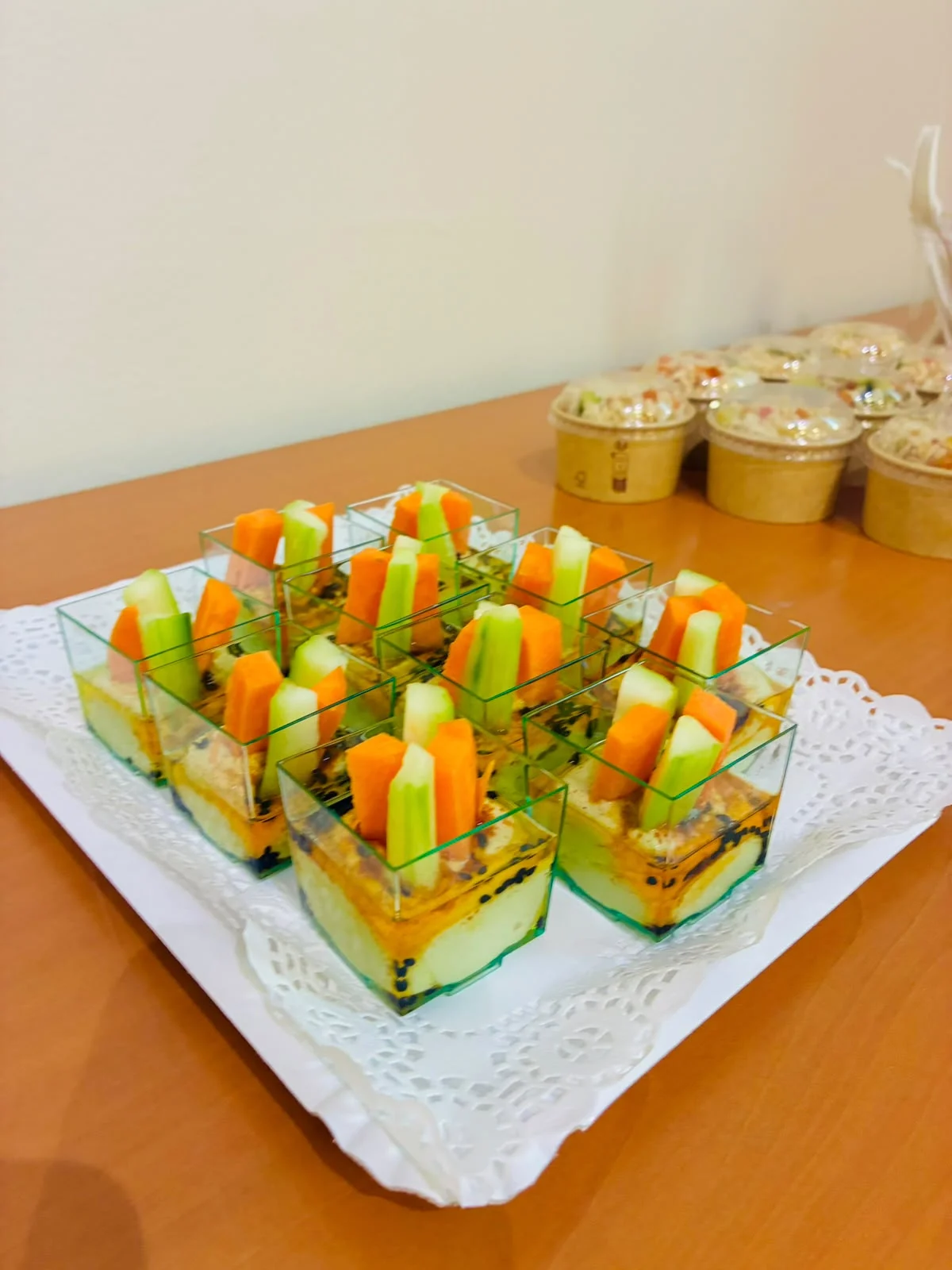 Gotet d’hummus amb crudités, apte per a vegans